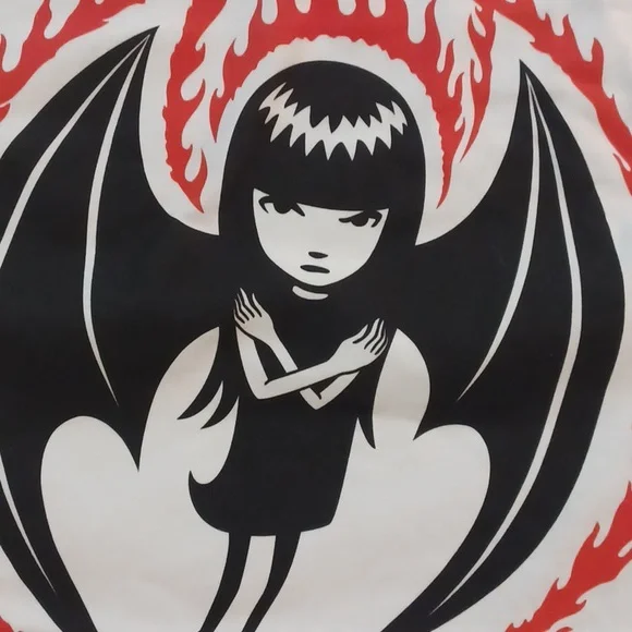 Hot topic EMILY THE STRANGE BAT WINGS WHITE SHORT-SLEEVED TSHIRT 2XL - Picture 4 of 6